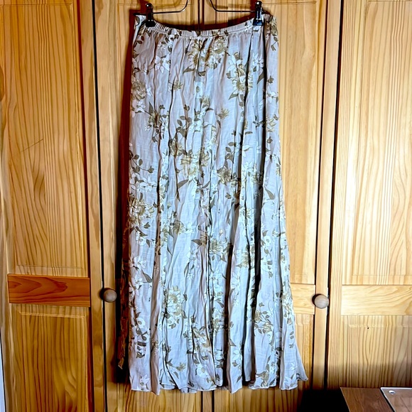 Dresses & Skirts - Floral Midi Skirt